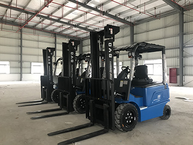 感謝蔡總的大力支持，再次購(gòu)買3+1臺(tái)比亞迪叉車，祝：生意興?。? /></em><b>感謝蔡總的大力支持，再次購(gòu)買3+1臺(tái)比亞迪叉車，祝：生意興??！</b></a></li>

<div   class=