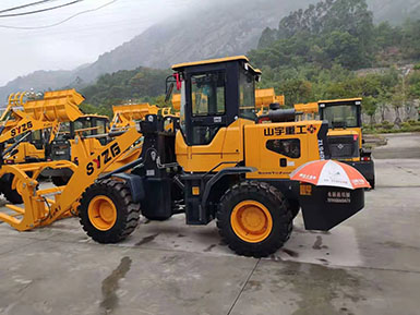 恭喜羅總喜提新車，山宇裝載機(jī)940走起，山宇重工，助您成功！